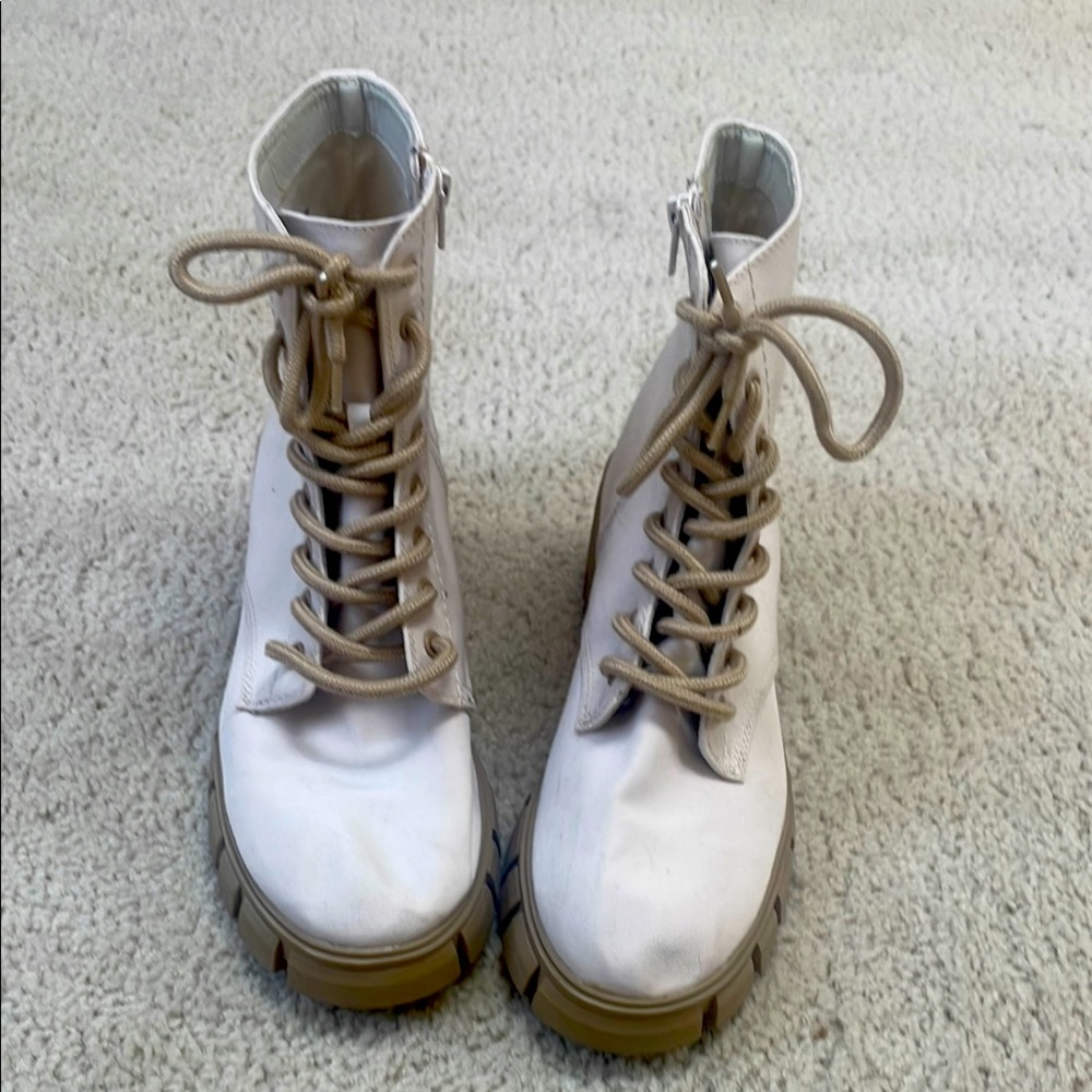 Universal Thread White and Tan Lace Up Boots